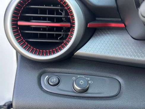 Used 2024 Chevrolet Trax RS w/ Sunroof Package image 26