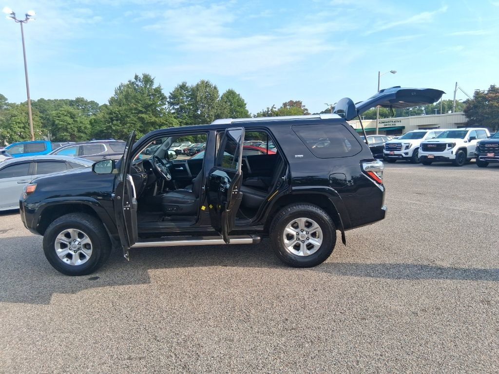 Used 2018 Toyota 4Runner SR5 Premium AWD/4WD image 19