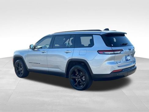 Used 2023 Jeep Grand Cherokee L Laredo AWD/4WD image 3