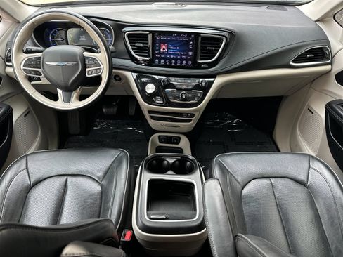 Used 2020 Chrysler Pacifica Limited w/ Advanced Safetytec Group FWD image 12