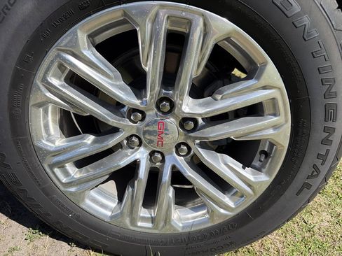 Used 2023 GMC Yukon XL SLT w/ SLT Luxury Package image 7