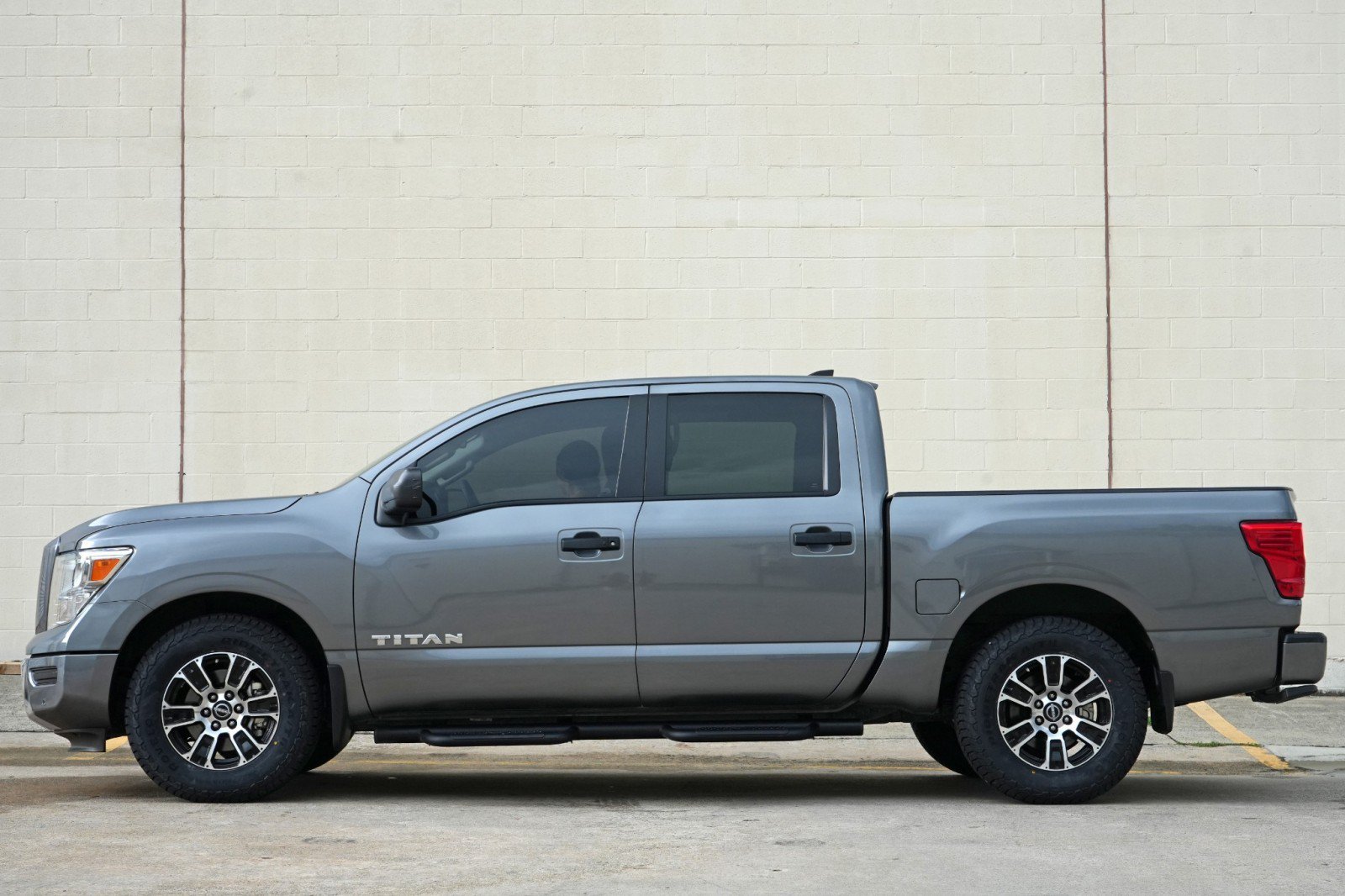 Used 2023 Nissan Titan SV w/ SV Convenience Package RWD image 8