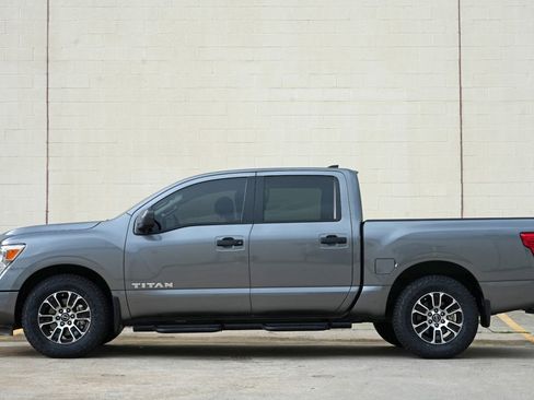 Used 2023 Nissan Titan SV w/ SV Convenience Package RWD image 8