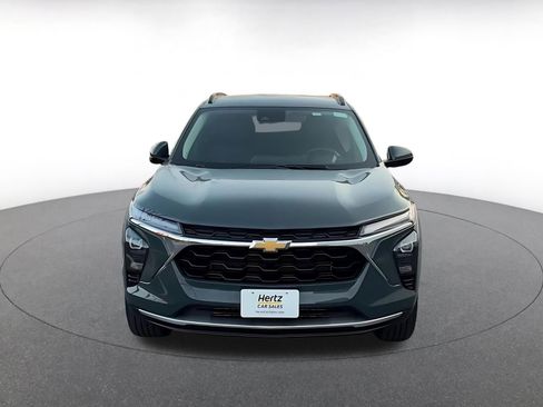 Used 2025 Chevrolet Trax LT w/ LT Convenience Package image 4