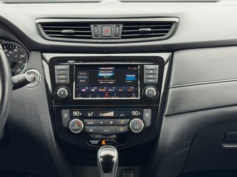 Used 2018 Nissan Rogue SV image 14