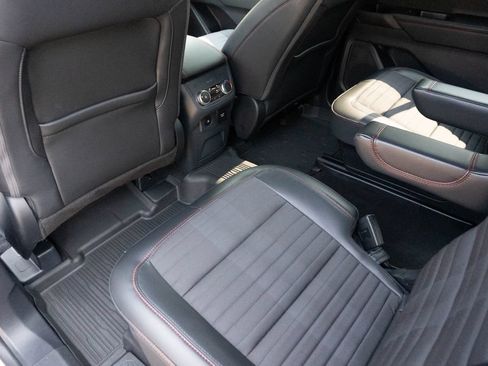 Used 2025 Ford Explorer ST-Line w/ Premium Package RWD image 21