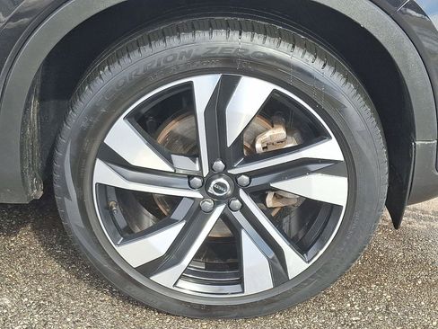 Certified 2023 Volvo XC40 B5 Plus w/ Protection Package Premier image 8