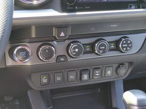 Used 2019 Toyota Tacoma TRD Sport w/ Technology Package AWD/4WD image 26