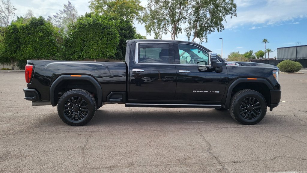 Used 2021 GMC Sierra 2500 Denali w/ Denali Black Diamond Edition AWD/4WD image 11