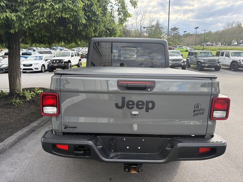 Used 2023 Jeep Gladiator Sport AWD/4WD image 4