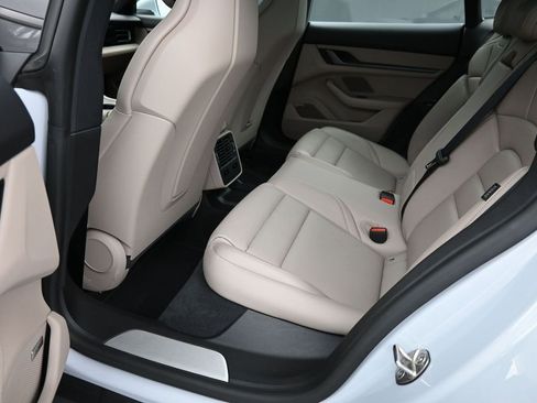 Used 2025 Porsche Taycan image 25