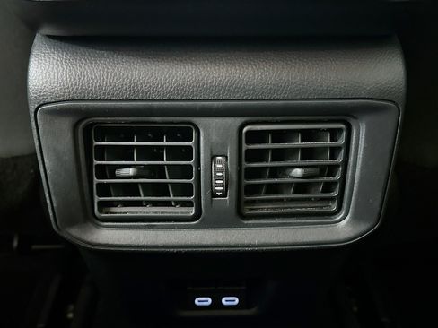 Used 2025 Toyota RAV4 XLE image 28