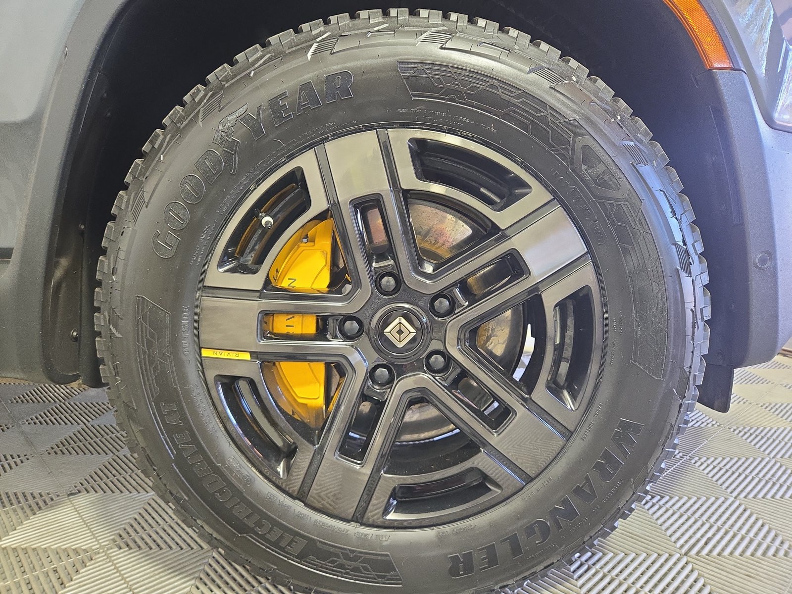 Used 2023 Rivian R1T Adventure Quad AWD/4WD image 11