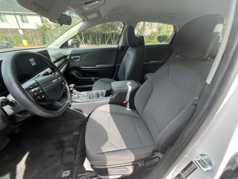 Used 2025 Kia K4 LXS image 25