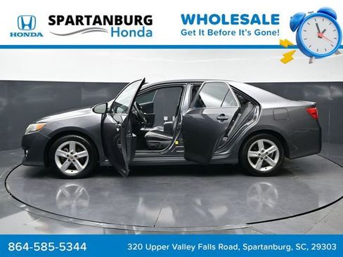 Used 2014 Toyota Camry SE image 40