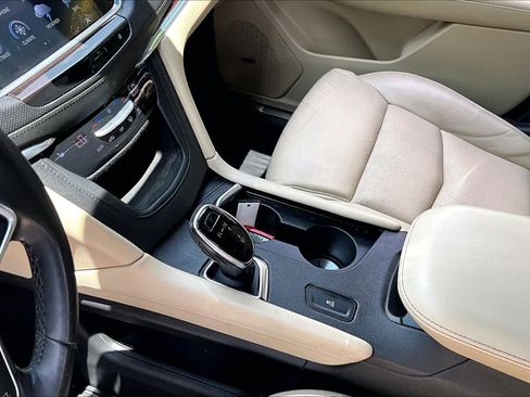 Used 2017 Cadillac XT5 Luxury w/ Driver Awareness Package FWD image 17