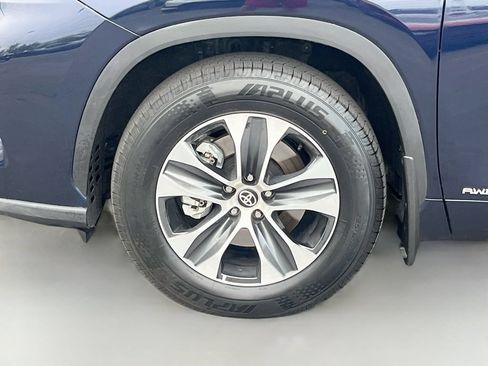Used 2025 Toyota Highlander XLE AWD/4WD image 33