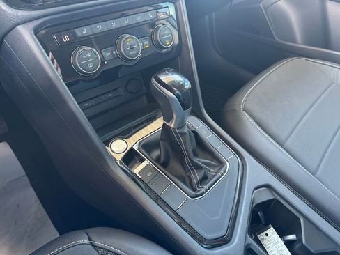 Used 2024 Volkswagen Taos SE FWD image 12