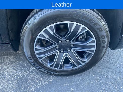 Used 2024 Jeep Wagoneer Series II w/ Flexible Seating Group RWD image 8