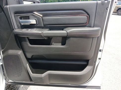 Used 2026 RAM 2500 4x4 Crew Cab image 33