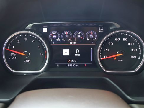 Used 2021 Chevrolet Tahoe Z71 w/ Z71 Off-Road Package AWD/4WD image 18