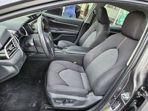 Used 2018 Toyota Camry LE w/ Convenience Package image 2