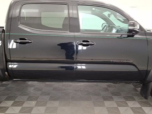 Certified 2021 Toyota Tacoma TRD Off-Road image 5