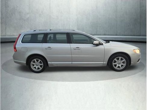 Used 2010 Volvo V70 image 6