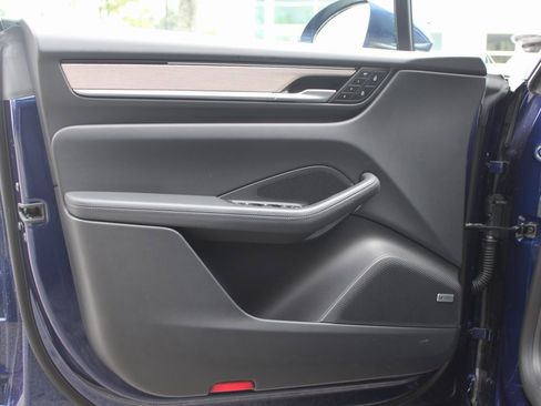 Used 2024 Porsche Macan 4 Electric image 17