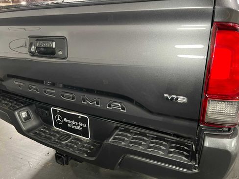 Used 2018 Toyota Tacoma TRD Sport AWD/4WD image 14