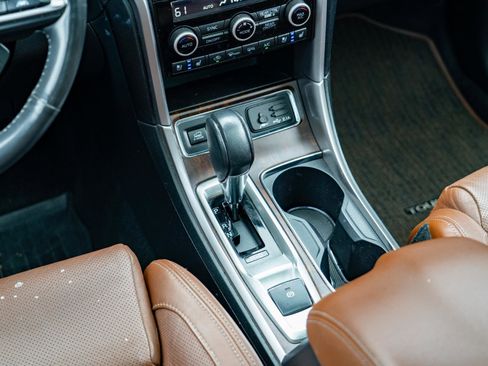 Used 2019 Subaru Ascent Touring w/ Popular Package #3 AWD/4WD image 25