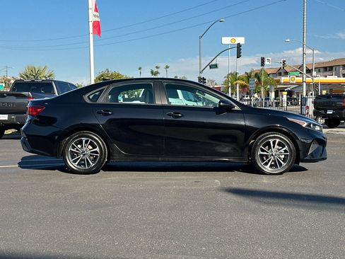 Used 2023 Kia Forte LXS w/ LXS Technology Package image 6