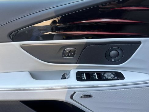 New 2026 Lincoln Nautilus Reserve AWD/4WD image 8