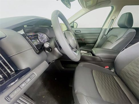 New 2025 Nissan Pathfinder SV image 13