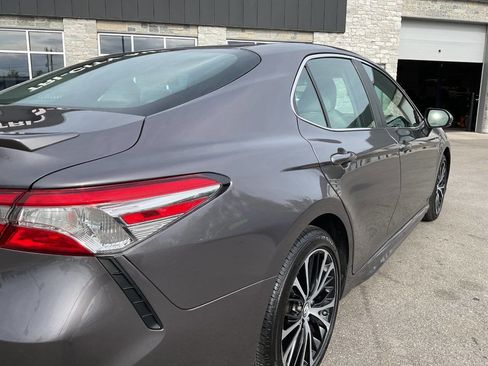 Used 2018 Toyota Camry SE w/ Moonroof Package FWD image 8