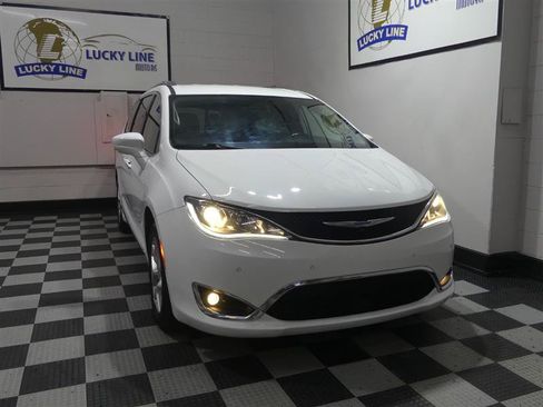 Used 2018 Chrysler Pacifica Touring-L Plus w/ Advanced Safetytec Group FWD image 5