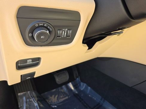 New 2025 Jeep Grand Cherokee Limited w/ Trailer Tow Package image 24