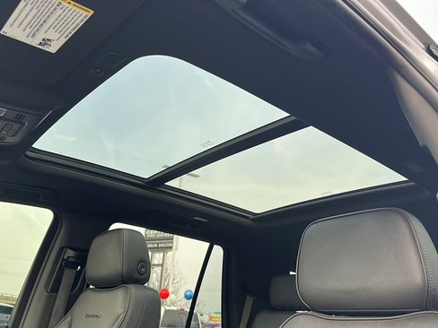 Used 2021 GMC Yukon Denali w/ LPO, Illumination Package image 16