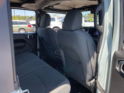 Used 2024 Jeep Wrangler Unlimited w/ Convenience Group AWD/4WD image 43