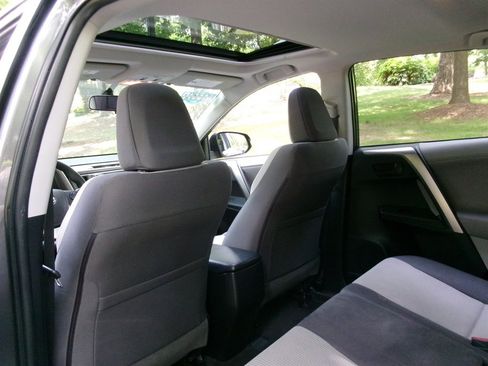Used 2013 Toyota RAV4 XLE FWD image 32
