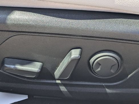 Used 2025 Hyundai Elantra Limited FWD image 16