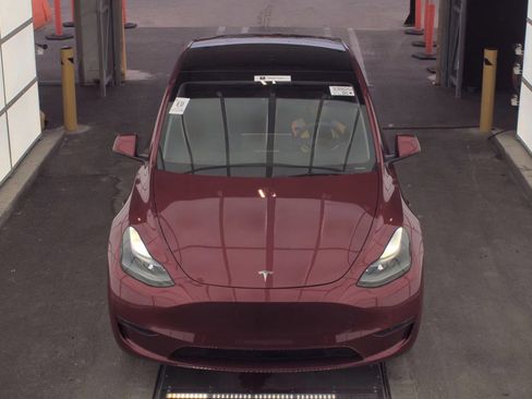 Used 2024 Tesla Model Y Long Range AWD/4WD image 2