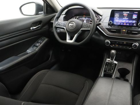 Used 2025 Nissan Altima 2.5 SV FWD image 30