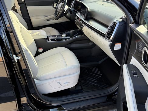 Used 2025 Kia Sorento EX image 24