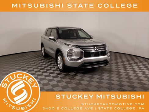 New 2026 Mitsubishi Outlander ES image 1