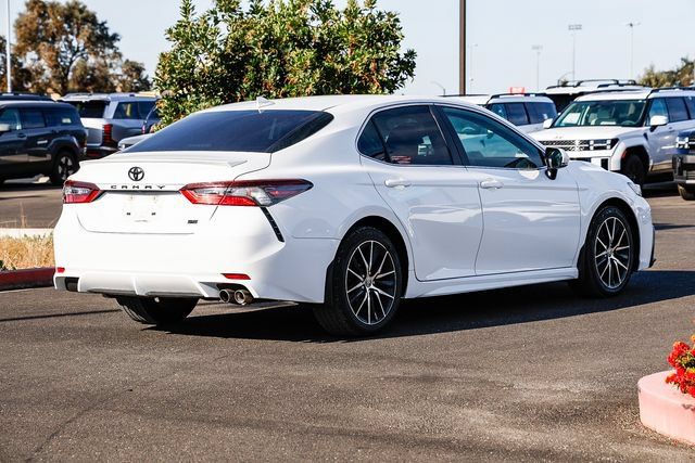 Used 2022 Toyota Camry SE FWD image 5