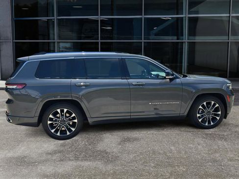 Used 2023 Jeep Grand Cherokee L Overland w/ Luxury Tech Group IV image 7