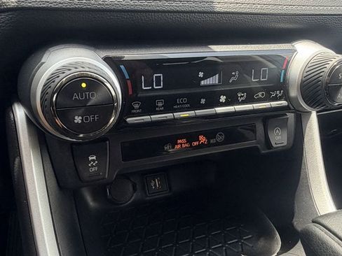 Used 2025 Toyota RAV4 XLE FWD image 17