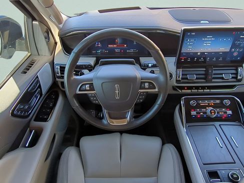 Used 2022 Lincoln Navigator Reserve image 15