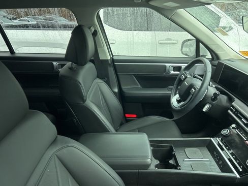 Used 2025 Hyundai Santa Fe SEL image 3